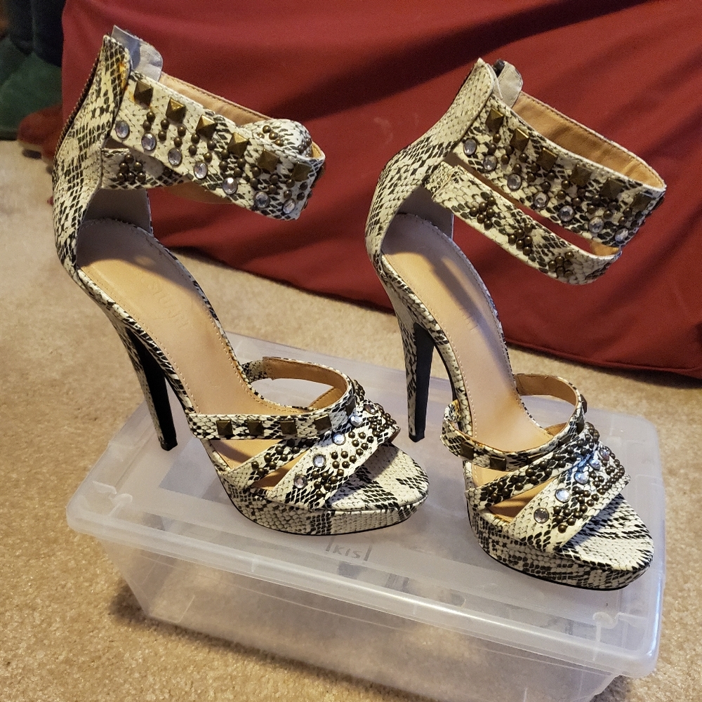 6 in Stiletto Heels
